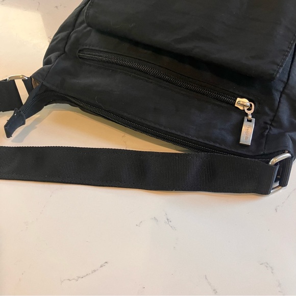 Baggallini Black Shoulder Messenger Bag Pockets Silver Nylon Travel Purse - Picture 11 of 16